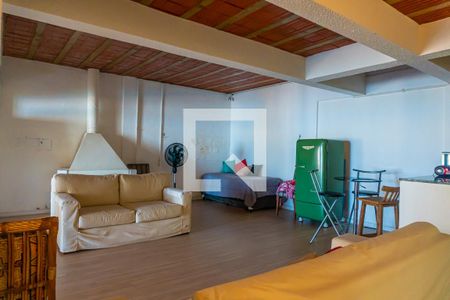 Casa à venda com 380m², 4 quartos e 4 vagas Casa à venda com 380m², 4 quartos e 4 vagasSalão