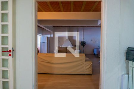 Casa à venda com 380m², 4 quartos e 4 vagas Casa à venda com 380m², 4 quartos e 4 vagasEscritório