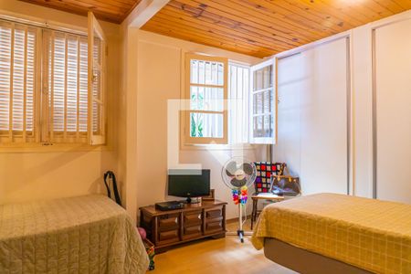 Casa à venda com 380m², 4 quartos e 4 vagas Casa à venda com 380m², 4 quartos e 4 vagasQuarto 1