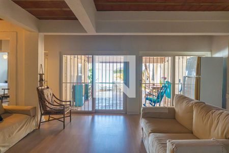 Casa à venda com 380m², 4 quartos e 4 vagas Casa à venda com 380m², 4 quartos e 4 vagasSalão