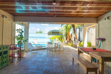 Casa à venda com 380m², 4 quartos e 4 vagas Casa à venda com 380m², 4 quartos e 4 vagasQuintal