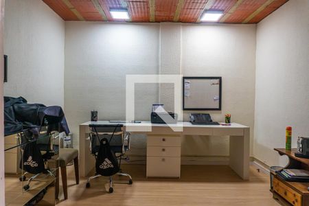 Casa à venda com 380m², 4 quartos e 4 vagas Casa à venda com 380m², 4 quartos e 4 vagasEscritório