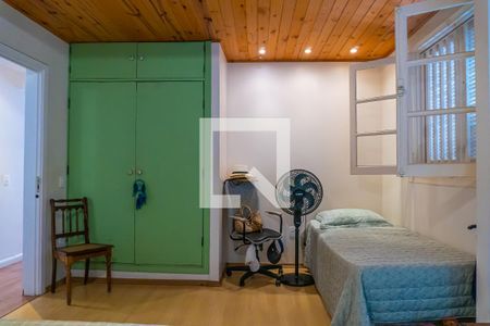 Casa à venda com 380m², 4 quartos e 4 vagas Casa à venda com 380m², 4 quartos e 4 vagasQuarto 1