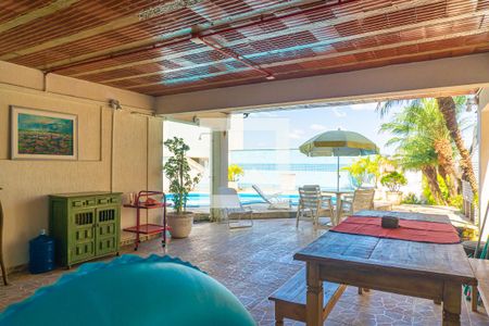 Casa à venda com 380m², 4 quartos e 4 vagas Casa à venda com 380m², 4 quartos e 4 vagasQuintal