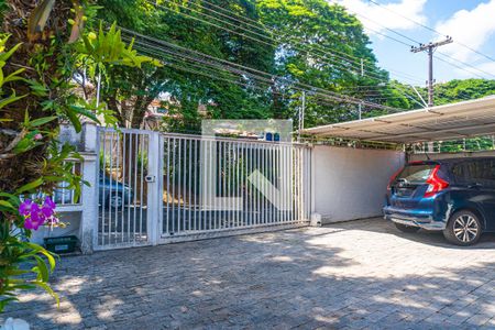 Casa à venda com 380m², 4 quartos e 4 vagas Casa à venda com 380m², 4 quartos e 4 vagasGaragem