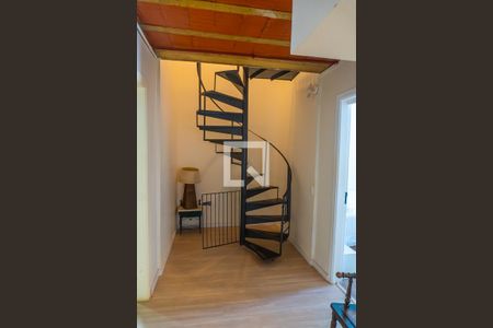 Casa à venda com 380m², 4 quartos e 4 vagas Casa à venda com 380m², 4 quartos e 4 vagasCorredor