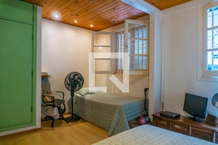 Casa à venda com 380m², 4 quartos e 4 vagas Casa à venda com 380m², 4 quartos e 4 vagasQuarto 1