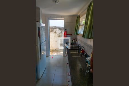 Casa à venda com 380m², 4 quartos e 4 vagas Casa à venda com 380m², 4 quartos e 4 vagasCozinha