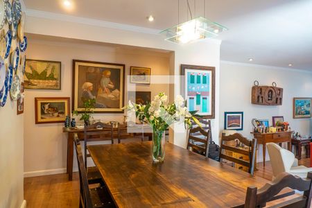 Casa à venda com 380m², 4 quartos e 4 vagas Casa à venda com 380m², 4 quartos e 4 vagasSala