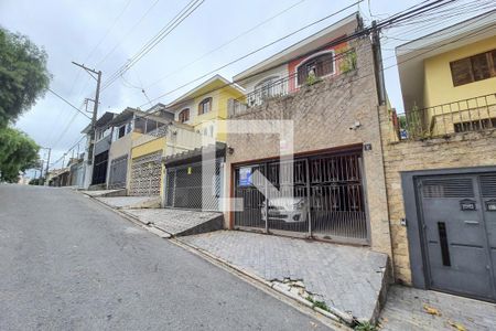 Casa à venda com 156m², 3 quartos e 4 vagas Casa à venda com 156m², 3 quartos e 4 vagasFachada
