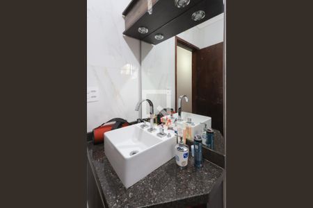 Casa à venda com 156m², 3 quartos e 4 vagas Casa à venda com 156m², 3 quartos e 4 vagasBanheiro