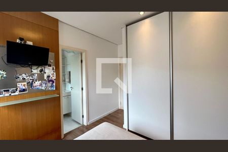 Apartamento à venda com 320m², 4 quartos e 4 vagasSuíte 2