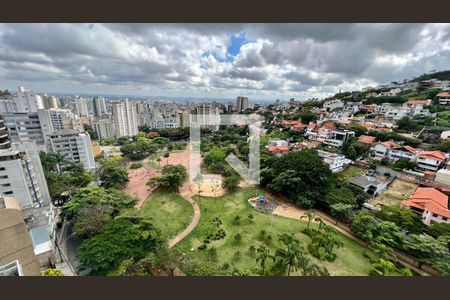 Apartamento à venda com 320m², 4 quartos e 4 vagasVista