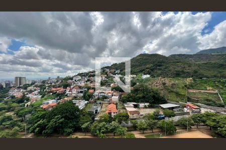 Apartamento à venda com 320m², 4 quartos e 4 vagasVista