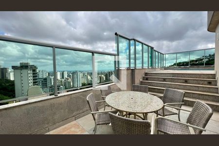 Apartamento à venda com 320m², 4 quartos e 4 vagasTerraço