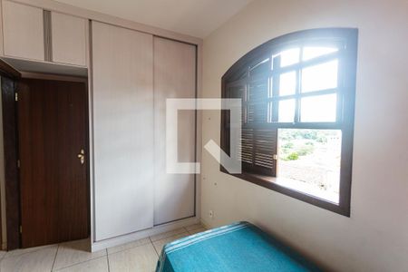 Casa à venda com 162m², 5 quartos e 3 vagas Casa à venda com 162m², 5 quartos e 3 vagasQuarto 3