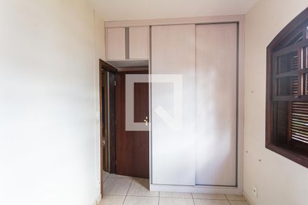 Casa à venda com 162m², 5 quartos e 3 vagas Casa à venda com 162m², 5 quartos e 3 vagasQuarto 3