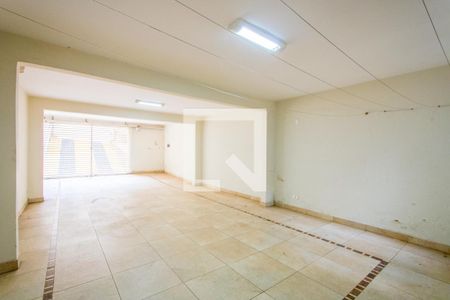 Casa à venda com 205m², 3 quartos e 4 vagas Casa à venda com 205m², 3 quartos e 4 vagasGaragem