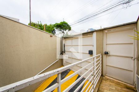 Casa à venda com 205m², 3 quartos e 4 vagas Casa à venda com 205m², 3 quartos e 4 vagasÁrea externa