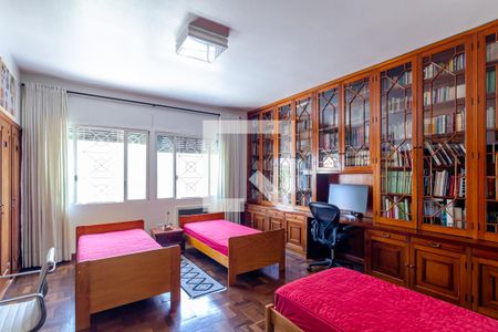 Casa à venda com 505m², 4 quartos e 5 vagas Casa à venda com 505m², 4 quartos e 5 vagasQuarto 2