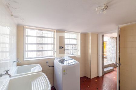 Casa à venda com 505m², 4 quartos e 5 vagas Casa à venda com 505m², 4 quartos e 5 vagasLavanderia