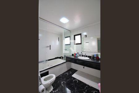 Apartamento à venda com 240m², 4 quartos e 3 vagasBanheiro do Sacada do Quarto 1 - Suíte