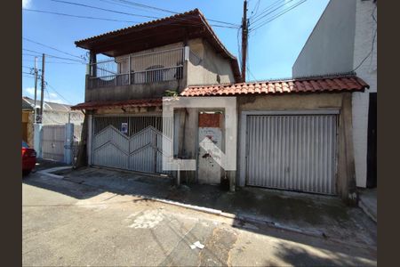 Casa à venda com 200m², 3 quartos e 4 vagas Casa à venda com 200m², 3 quartos e 4 vagasFachada