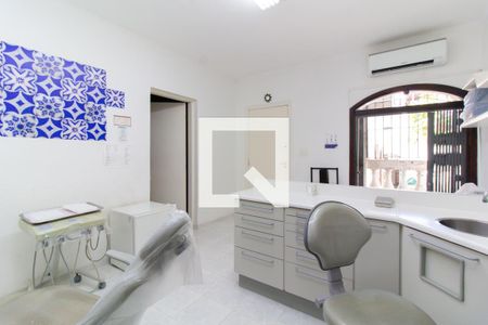 Casa à venda com 240m², 4 quartos e 2 vagas Casa à venda com 240m², 4 quartos e 2 vagasQuarto