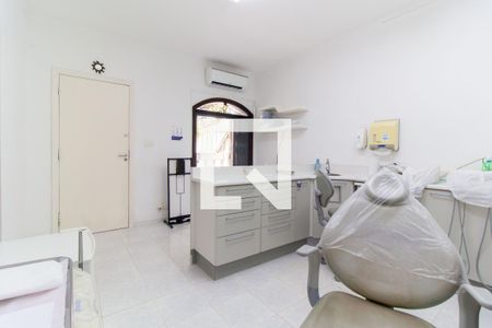 Casa à venda com 240m², 4 quartos e 2 vagas Casa à venda com 240m², 4 quartos e 2 vagasQuarto