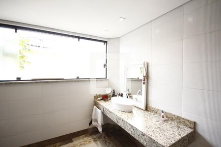 Casa à venda com 250m², 3 quartos e 4 vagasSuíte