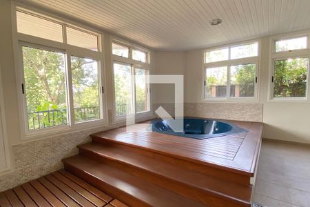 Casa de condomínio à venda com 1400m², 5 quartos e 6 vagasPiscina Coberta