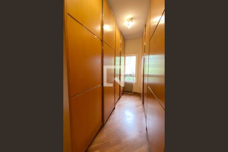 Casa de condomínio à venda com 1400m², 5 quartos e 6 vagasCloset da suíte 1