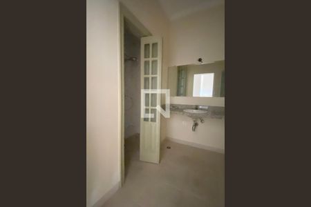 Casa de condomínio à venda com 1400m², 5 quartos e 6 vagasBanheiro