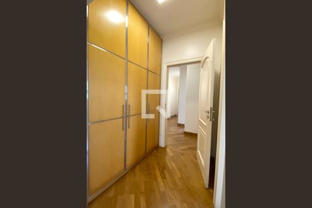 Casa de condomínio à venda com 1400m², 5 quartos e 6 vagasCloset da suíte 3