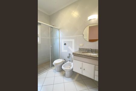 Casa de condomínio à venda com 1400m², 5 quartos e 6 vagasBanheiro da Suíte 2