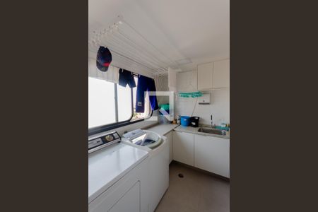 Apartamento à venda com 140m², 3 quartos e 2 vagas Apartamento à venda com 140m², 3 quartos e 2 vagasÁrea de Serviço