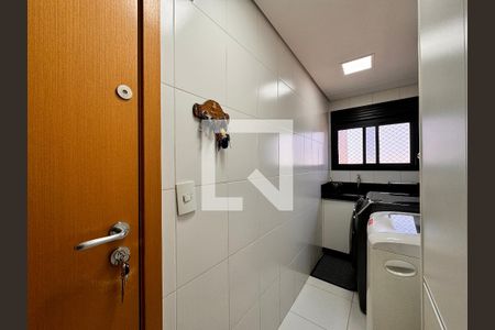 Apartamento à venda com 160m², 3 quartos e 3 vagas Apartamento à venda com 160m², 3 quartos e 3 vagasLavanderia