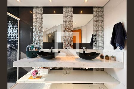 Apartamento à venda com 160m², 3 quartos e 3 vagas Apartamento à venda com 160m², 3 quartos e 3 vagasBanheiro suíte 3