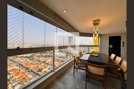 Apartamento à venda com 160m², 3 quartos e 3 vagas Apartamento à venda com 160m², 3 quartos e 3 vagasVaranda gourmet