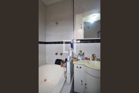 Casa à venda com 140m², 3 quartos e 3 vagasBanheiro da Suíte 2