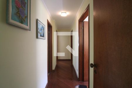 Casa à venda com 277m², 4 quartos e 5 vagasCorredor