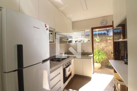 Casa à venda com 277m², 4 quartos e 5 vagasCozinha 