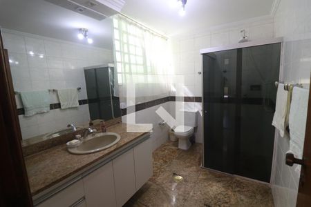 Casa à venda com 277m², 4 quartos e 5 vagasBanheiro 