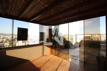 Apartamento para alugar com 280m², 3 quartos e 3 vagasDeck fechado