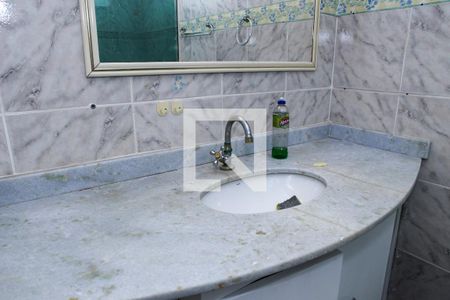 Casa à venda com 180m², 4 quartos e 7 vagas Casa à venda com 180m², 4 quartos e 7 vagasBanheiro / Closet do Quarto 3 - Suíte (2º Andar)