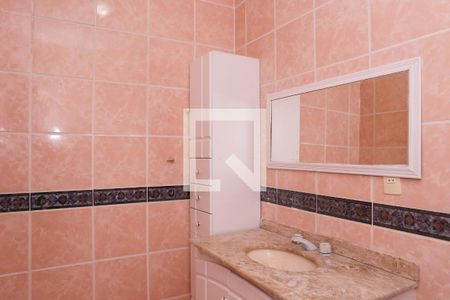 Casa à venda com 180m², 4 quartos e 7 vagas Casa à venda com 180m², 4 quartos e 7 vagasBanheiro do Quarto 2 - Suíte (2º Andar)