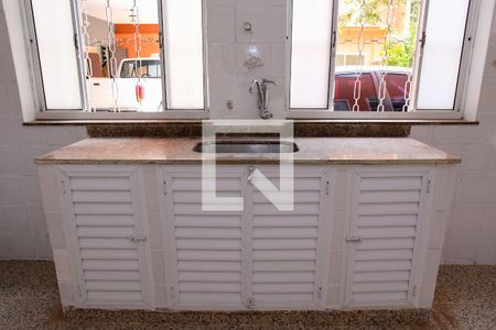 Casa à venda com 180m², 4 quartos e 7 vagas Casa à venda com 180m², 4 quartos e 7 vagasCozinha (1º Andar)