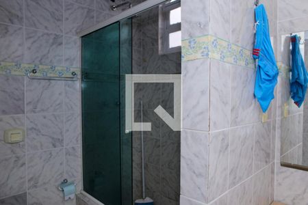 Casa à venda com 180m², 4 quartos e 7 vagas Casa à venda com 180m², 4 quartos e 7 vagasBanheiro / Closet do Quarto 3 - Suíte (2º Andar)