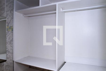 Casa à venda com 180m², 4 quartos e 7 vagas Casa à venda com 180m², 4 quartos e 7 vagasBanheiro / Closet do Quarto 3 - Suíte (2º Andar)