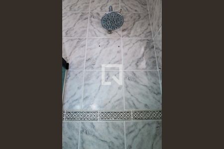 Casa à venda com 180m², 4 quartos e 7 vagas Casa à venda com 180m², 4 quartos e 7 vagasBanheiro / Closet do Quarto 3 - Suíte (2º Andar)